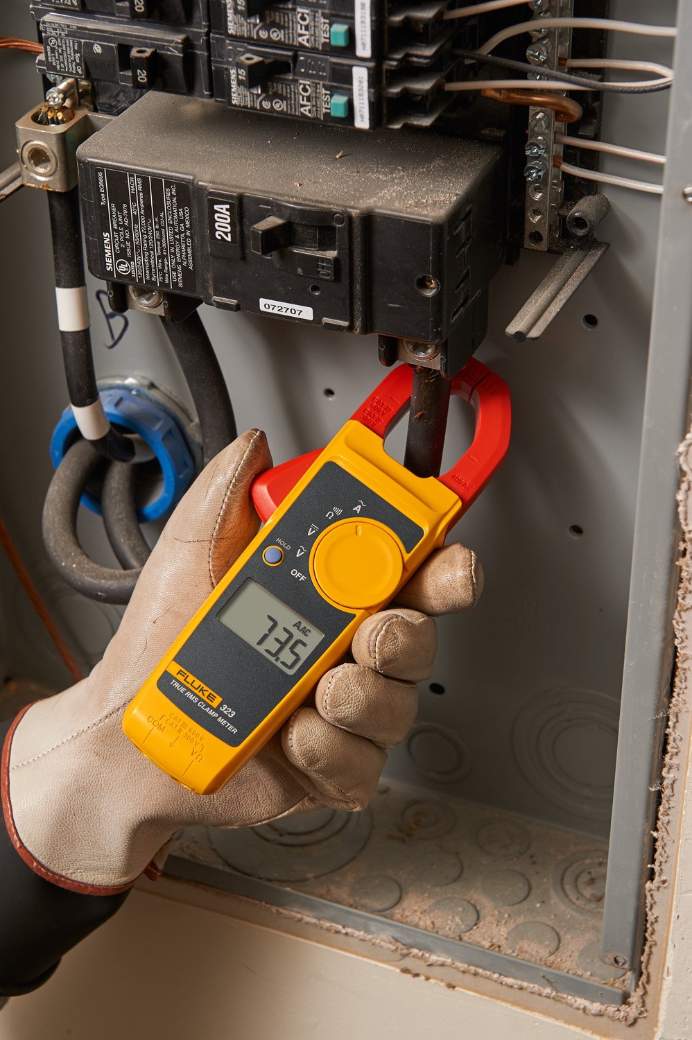 Clamp Meter, Measures AC Current to 400 A & AC/DC Voltage to 600 V R52171